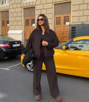 Костюм-двойка женский из микровельвета с кофтой оверсайз и прямыми брюками осенне-зимний