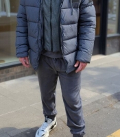 Куртка мужская тёмно-серая прямая из плащевой ткани с утеплителем холлофайбер синтепух со съёмным капюшоном и обманкой до –20°С осенне-зимняя