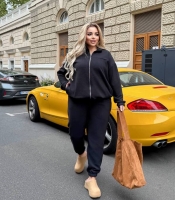 Спортивный костюм женский утепленный из флиса с кофтой на молнии и брюками на манжетах осенне-зимний