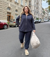 Спортивный костюм женский утепленный из флиса с кофтой на молнии и брюками на манжетах осенне-зимний