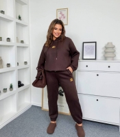 Спортивный костюм-двойка женский из замши на дайвинге с худи оверсайз и вышивкой осенне-зимний