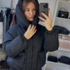 Куртка женская зимняя из плащевки на холлофайбере с капюшоном и объемным воротником  k-124438