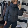 Куртка женская зимняя из плащевки на холлофайбере с капюшоном и объемным воротником  k-124438