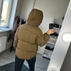 Куртка женская зимняя из плащевки на холлофайбере с капюшоном и объемным воротником  k-124439