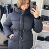 Куртка женская зимняя из плащевки на холлофайбере с капюшоном и кулиской на талии  k-124440