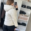 Куртка женская зимняя молодежная из плащевки на холлофайбере с капюшоном и манжетами  k-124442