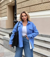 Рубашка женская микровельветовая на меху с карманами свободного кроя осенняя