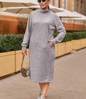 Платье-гольф женское ангорное прямого кроя с декоративными стразами и боковыми карманами осеннее