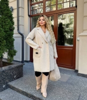 Пальто женское из ткани барашек без подкладки двубортное с карманами осенне-зимнее