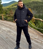 Костюм-тройка мужской утеплённый: свитшот и брюки из трёхнитки на флисе с жилетом из плащевки осенне-зимний