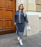 Костюм-двойка женский из двунитки с декоративными вставками из эко-кожи: свитшот на молнии и юбка миди осенний