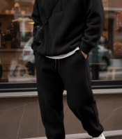 Спортивный костюм мужской из плотного полар-флиса с кофтой на молнии и брюками на манжетах зимний