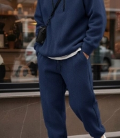 Спортивный костюм мужской из плотного полар-флиса с кофтой на молнии и брюками на манжетах зимний