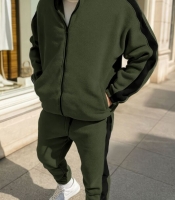 Спортивный костюм мужской из плотного полар-флиса с контрастными лампасами и кофтой на молнии зимний