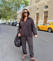 Костюм-двойка женский из двустороннего теплого флиса с кофтой на молнии и брюками на манжетах осенне-зимний