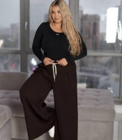 Брюки женские шоколадные широкие свободного кроя из креп-костюмки с поясом на резинке осенне-зимние