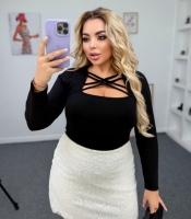 Лонгслив женский трикотажный премиум качества с декоративным вырезом на груди осенне-зимний