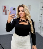 Лонгслив женский трикотажный премиум качества с декоративным вырезом на груди осенне-зимний