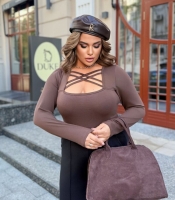 Лонгслив женский трикотажный премиум качества с декоративным вырезом на груди осенне-зимний