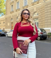 Лонгслив женский трикотажный премиум качества с декоративным вырезом на груди осенне-зимний