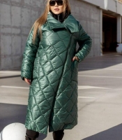 Куртка женская осенне-зимняя длинная стёганая из плащевки с утеплителем и асимметричной молнией бордовая