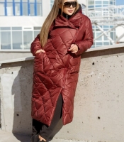 Куртка женская осенне-зимняя длинная стёганая из плащевки бордовая с утеплителем и асимметричной молнией