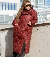 Куртка женская осенне-зимняя длинная стёганая из плащевки бордовая с утеплителем и асимметричной молнией