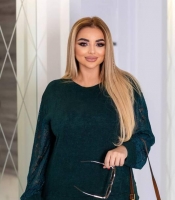 Свитер женский осенне-зимний ангора свободного кроя с ажурными рукавами смарагдовый