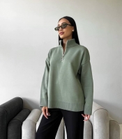Свитер женский осенне-зимний оверсайз с воротником-стойкой и молнией из фабричной вязки