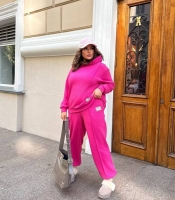 Костюм спортивный женский из трехнитки утеплённый с худи и брюками свободного кроя осенне-зимний
