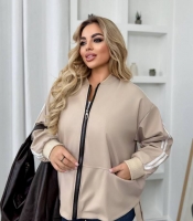 Куртка женская из эко-кожи на подкладке с контрастной молнией и полосками на рукавах осенне-зимняя