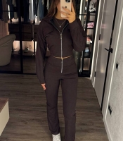 Спортивный костюм женский из замши: укороченная кофта на молнии и прямые брюки с клешем осенний зимний