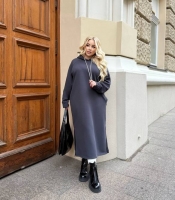 Платье-худи женское удлинённое из трёхнитки на флисе с капюшоном и боковыми разрезами осенне-зимнее