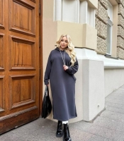 Платье-худи женское удлинённое из трёхнитки на флисе с капюшоном и боковыми разрезами осенне-зимнее