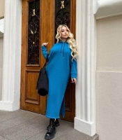 Платье-худи женское удлинённое из трёхнитки на флисе с капюшоном и боковыми разрезами осенне-зимнее