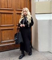 Платье-худи женское удлинённое из трёхнитки на флисе с капюшоном и боковыми разрезами осенне-зимнее