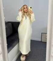 Платье-худи женское удлинённое из трёхнитки на флисе с капюшоном и боковыми разрезами осенне-зимнее