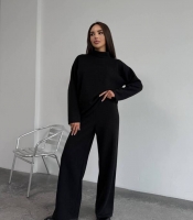 Костюм-двойка женский из плотной ангоры-вязки с воротником-стойкой и прямыми брюками осенне-зимний