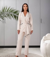Костюм-двойка женский костюмный с жакетом-кимоно и прямыми брюками бежевый осенний