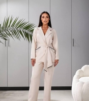 Костюм-двойка женский костюмный с жакетом-кимоно и прямыми брюками бежевый осенний