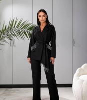 Костюм-двойка женский костюмный с жакетом-кимоно и брюками прямого кроя с декором осенний