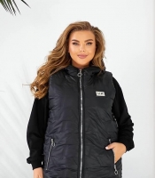 Жилетка женская из плащёвки лаке на синтепоне 150 с капюшоном и лампасами с камнями осенне зимняя