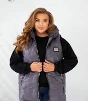 Жилетка женская из плащёвки лаке на синтепоне 150 с капюшоном и декоративными лампасами осенне зимняя