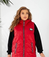 Жилетка женская из плащёвки лаке на синтепоне 150 с капюшоном и декором осенне зимняя