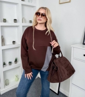 Свитшот женский трикотажный оверсайз с контрастной вставкой и декоративной пуговицей осенний зимний