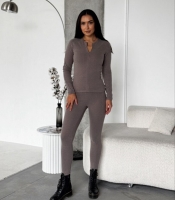Костюм-двойка женский термо из эластичной ткани пума с кофтой на молнии и лосинами осенне-зимний