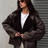 Дубленка женская из эко-кожи с искусственным мехом свободного кроя oversize с меховым воротником и декоративными пуговицами осенне-зимняя  k-124939