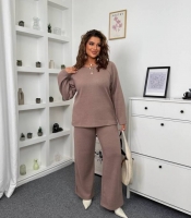 Костюм-двойка женский из плотной вязаной ангоры с кофточкой реглан и брюками на резинке с карманами осенне-зимний