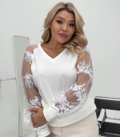 Джемпер женский ангора с кружевными рукавами и V-образным вырезом осенне-зимний