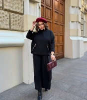 Костюм-двойка женский из вязаной альпаки: свитер с воротом-стойкой и широкие брюки осенне-зимний